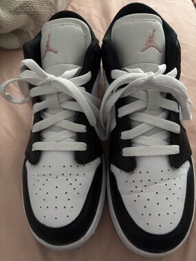 Kids Air Jordan Low - size 6Y - almost like new. Worn a few times.